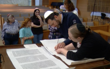 This Austin Synagogue Just Broke the Glass Ceiling!