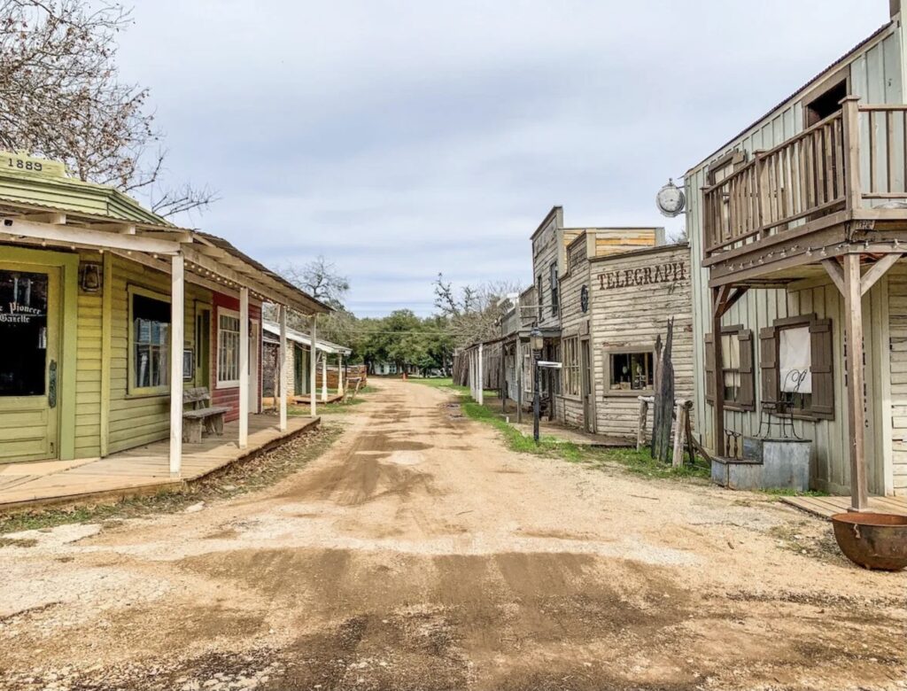 Austin.com Complete-Guide-Fear-The-Walking-Dead-Filming-Locations-Austin