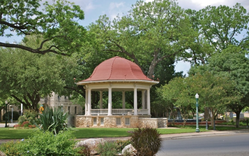 Wish you could visit the Gilmore Girls town of Stars Hollow? New Braunfels Is The Next Best Thing